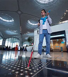 a blind person in istanbul airport