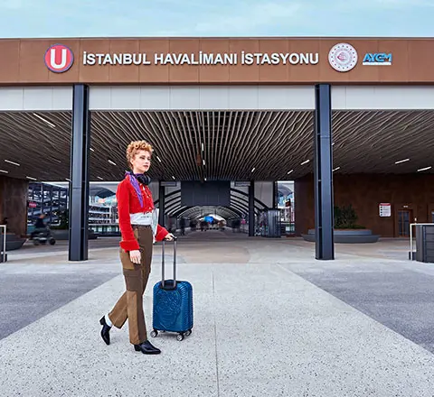 istanbul havalimanına toplu taşıma kullanarak gelen yolcu görseli