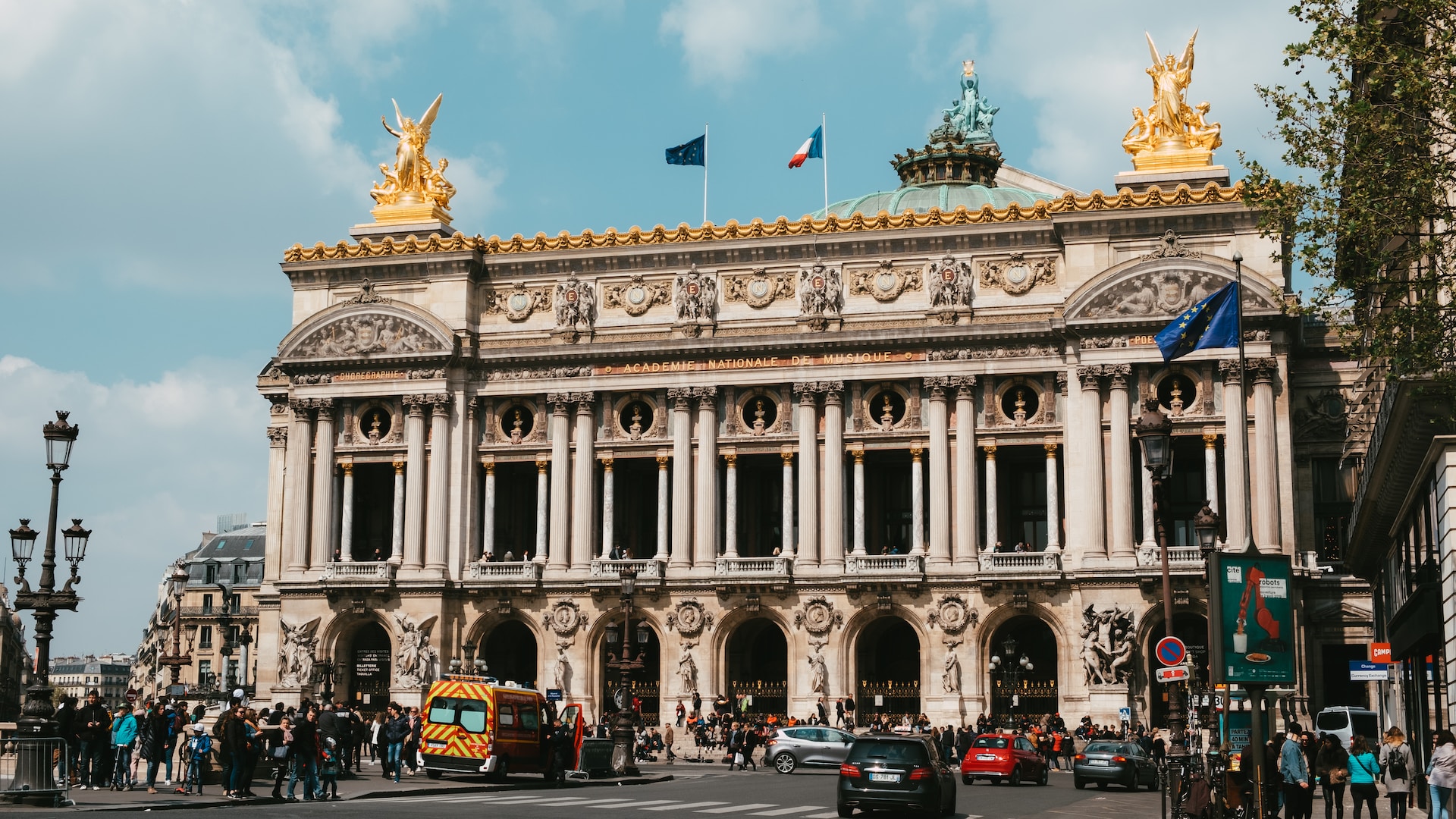 İkonik Dizi Turları: Emily in Paris